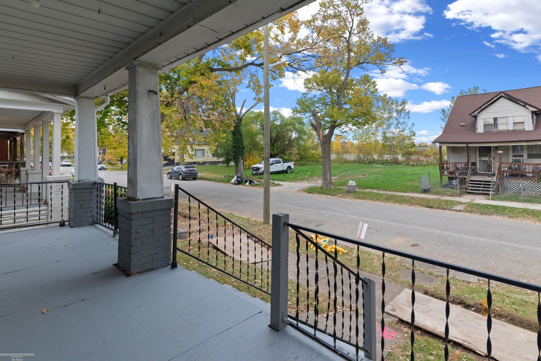 5565 Fairview Street