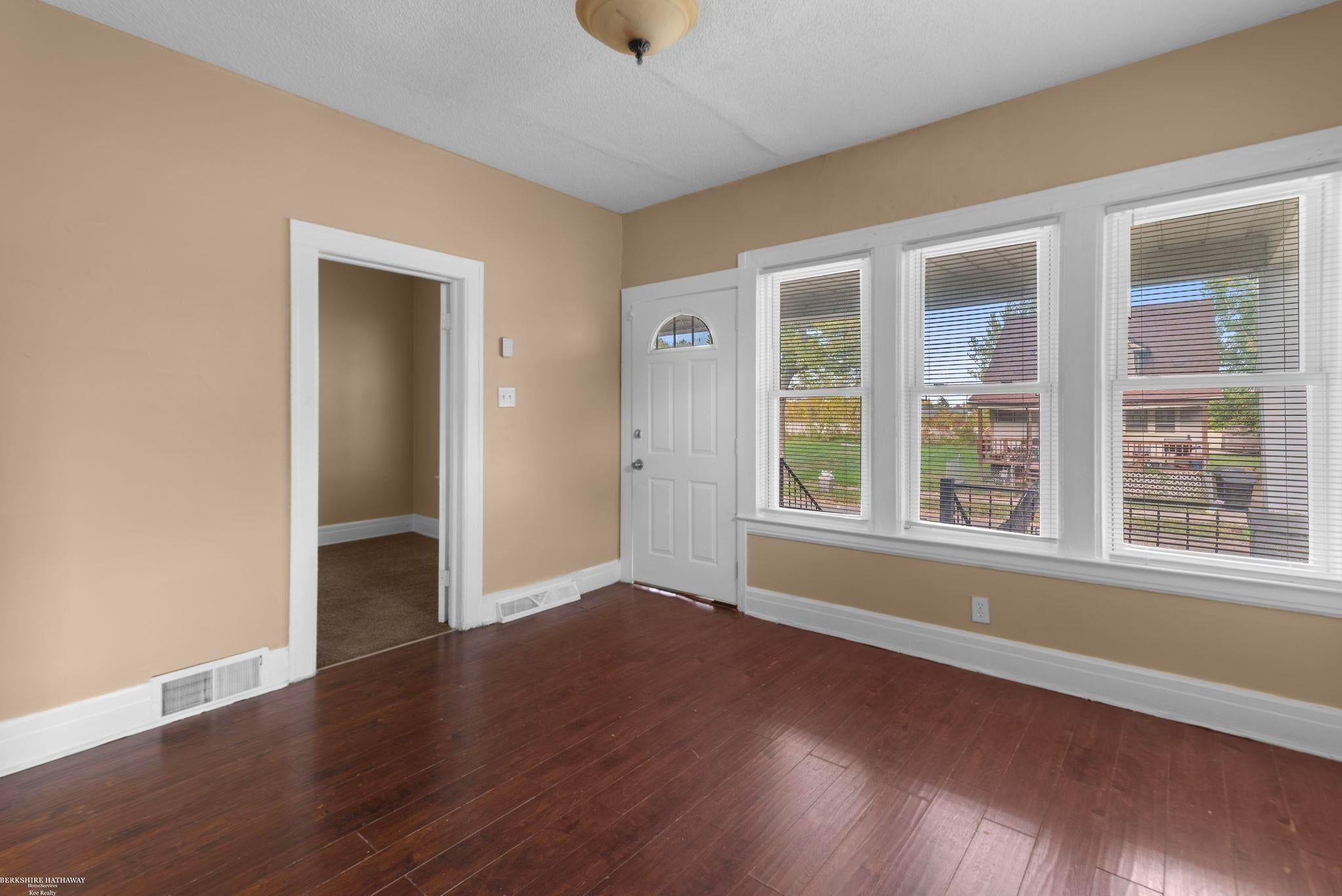 5565 Fairview Street