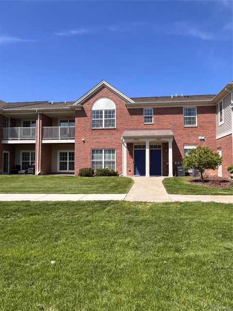 Photo of 28263 S Pointe Lane #284, Chesterfield Township, MI 48051 (MLS # 20261033066)