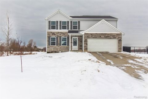 2884 Berkshire Street Lapeer City MI 48446