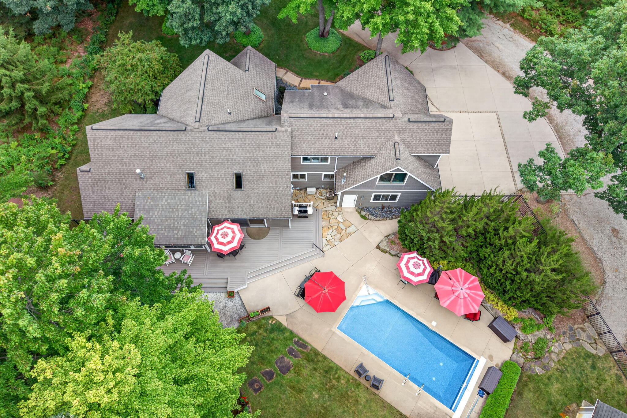 9443 Clubhouse Drive W