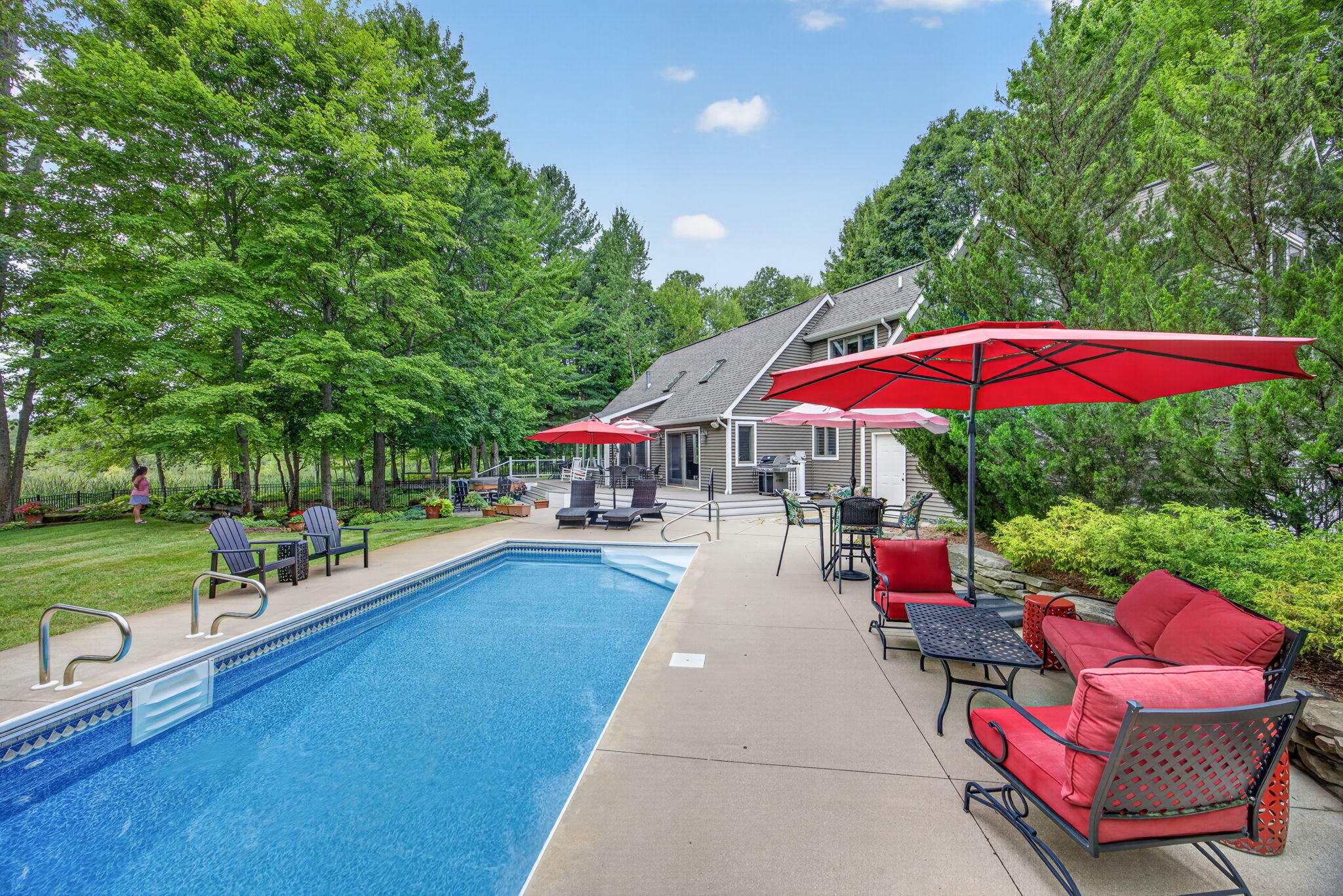9443 Clubhouse Drive W