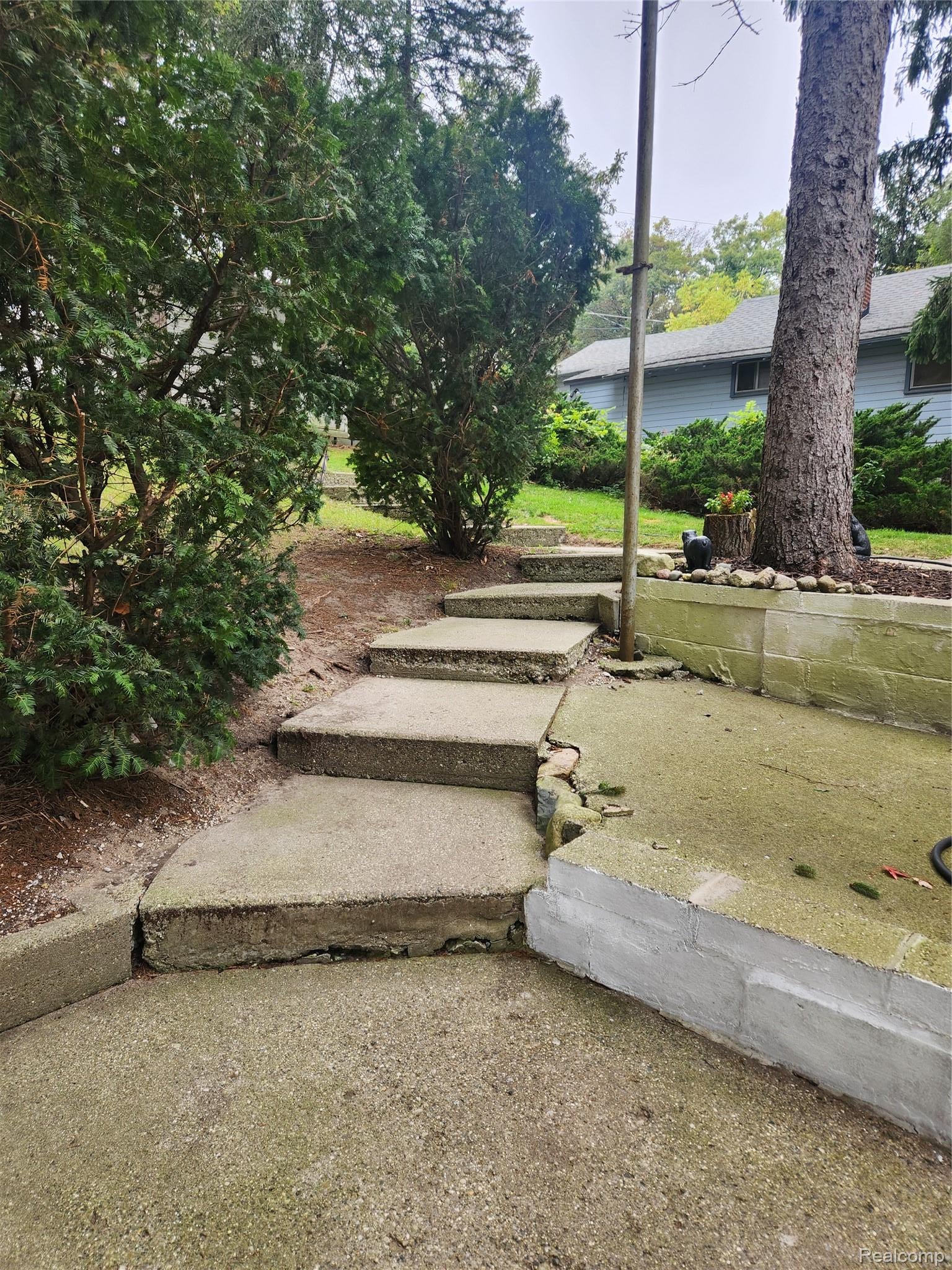 8463 Hillpoint Drive