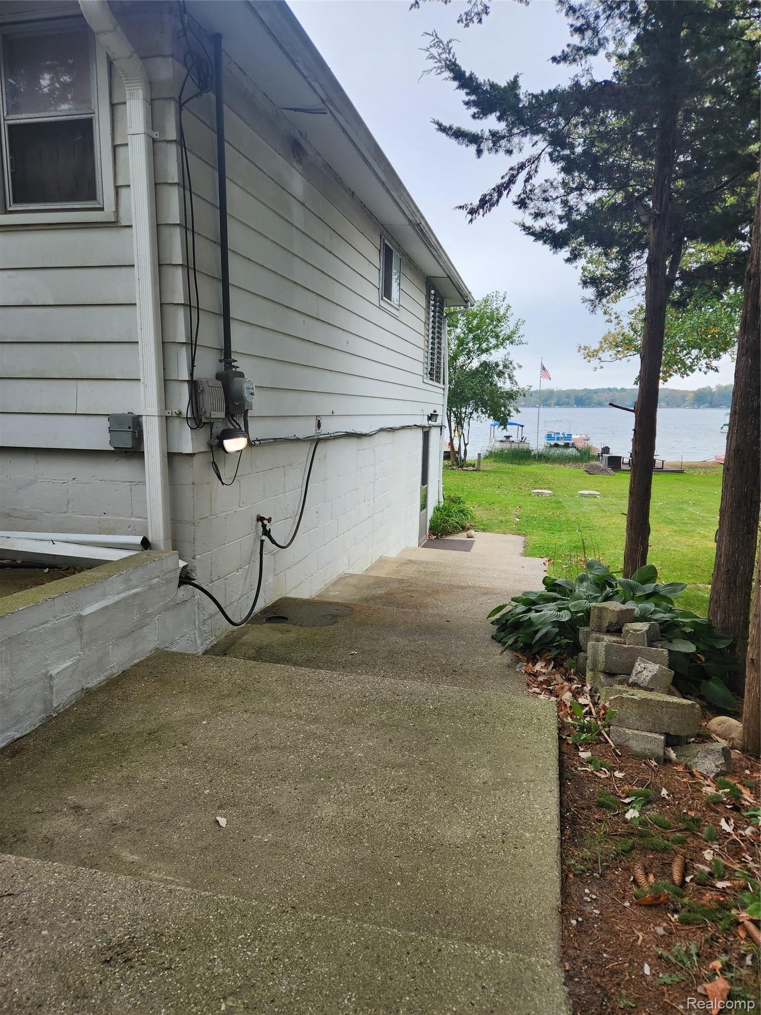 8463 Hillpoint Drive