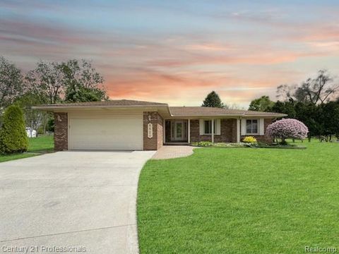 6820 Emerald Shores Drive Troy City MI 48085