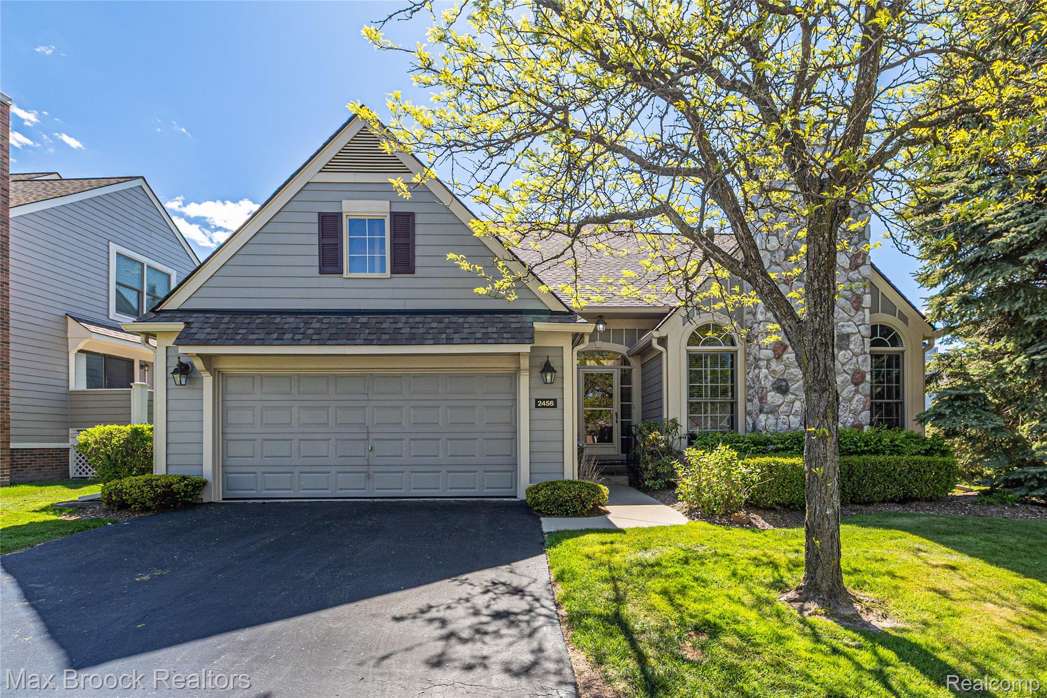 2456 Inglehill Point Point