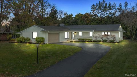 6850 WHITE PINE Drive Bloomfield Charter Township MI 48301