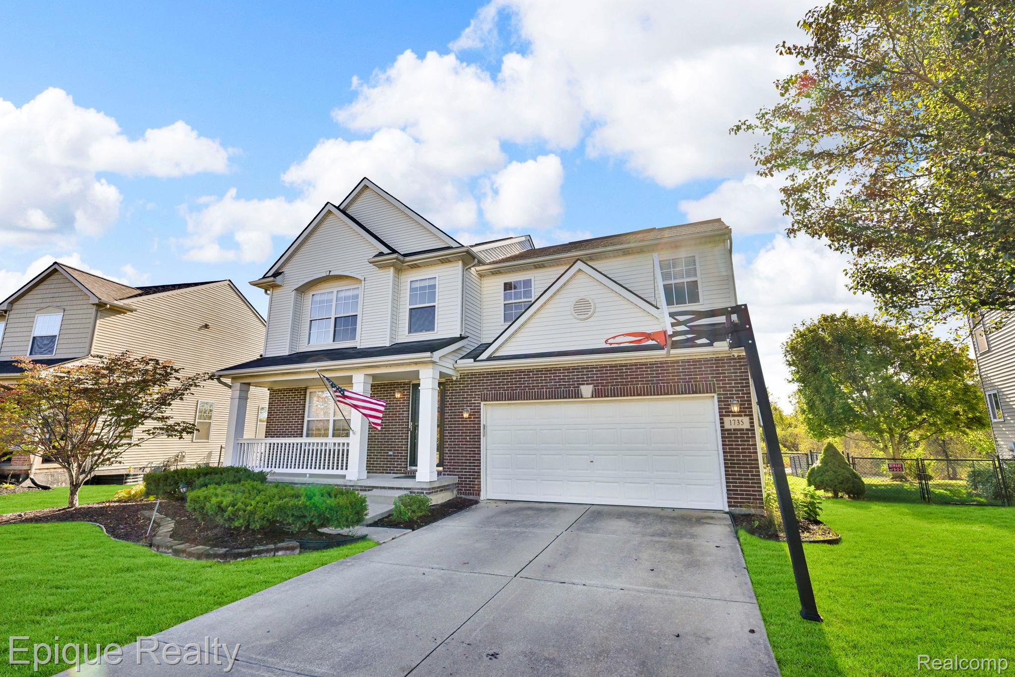 1735 Savannah Lane