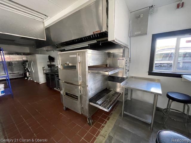 2548 ELIZABETH LAKE Road