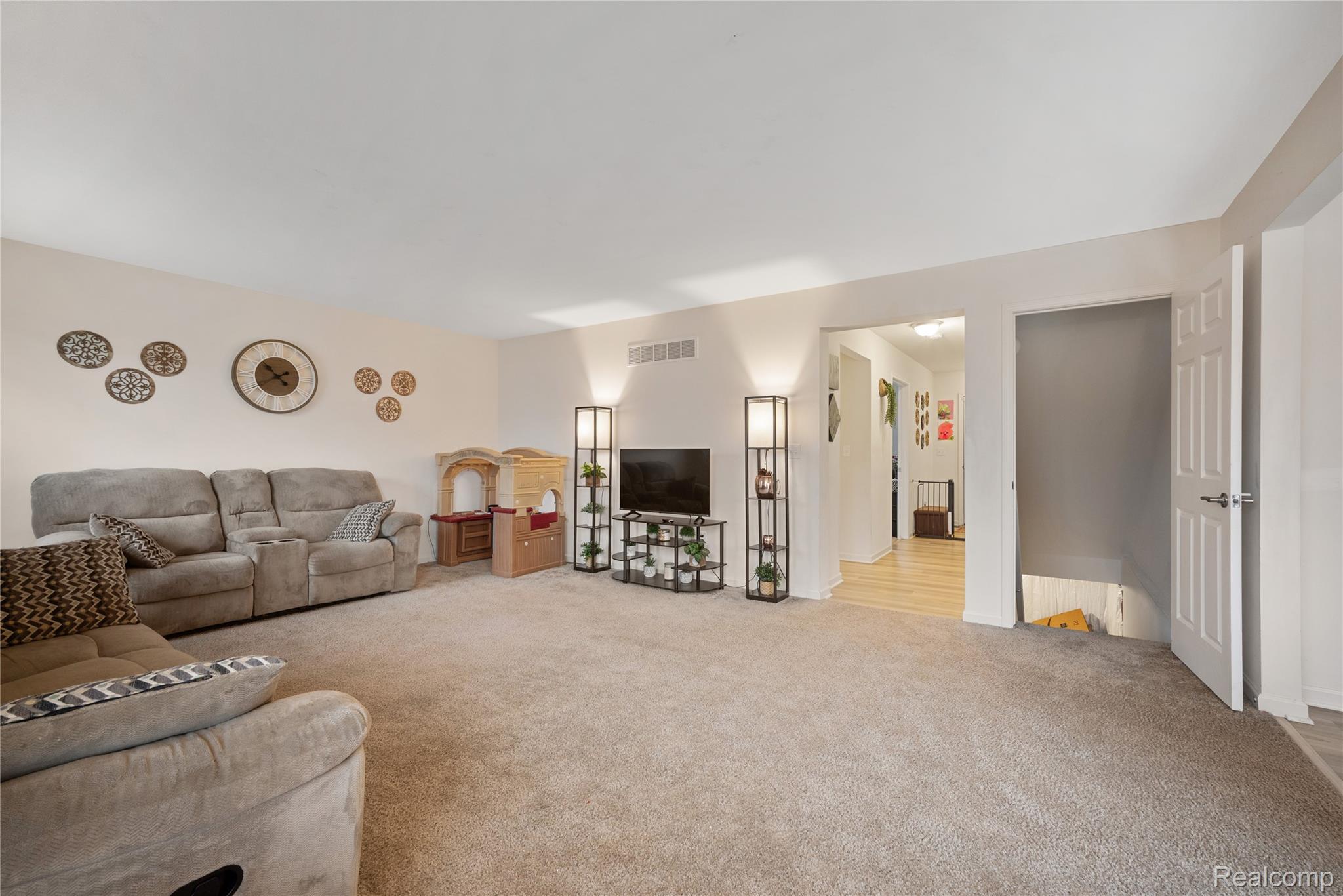 6709 Maplelawn Drive