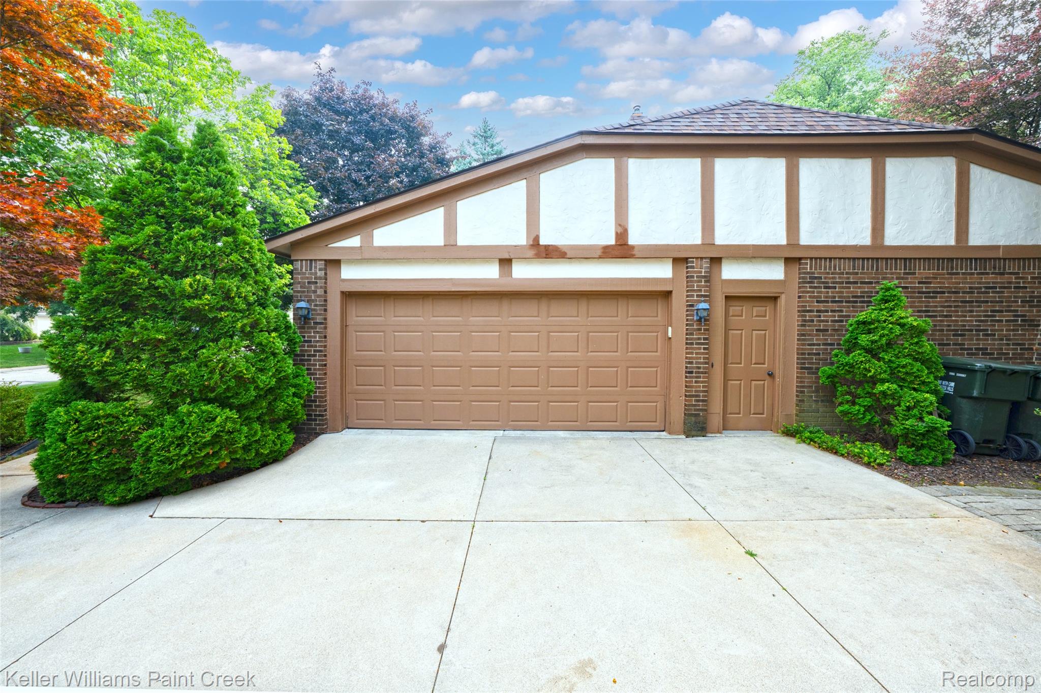 1077 Maple Leaf Drive