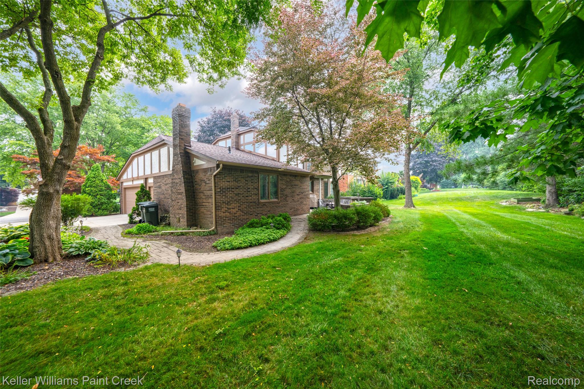 1077 Maple Leaf Drive