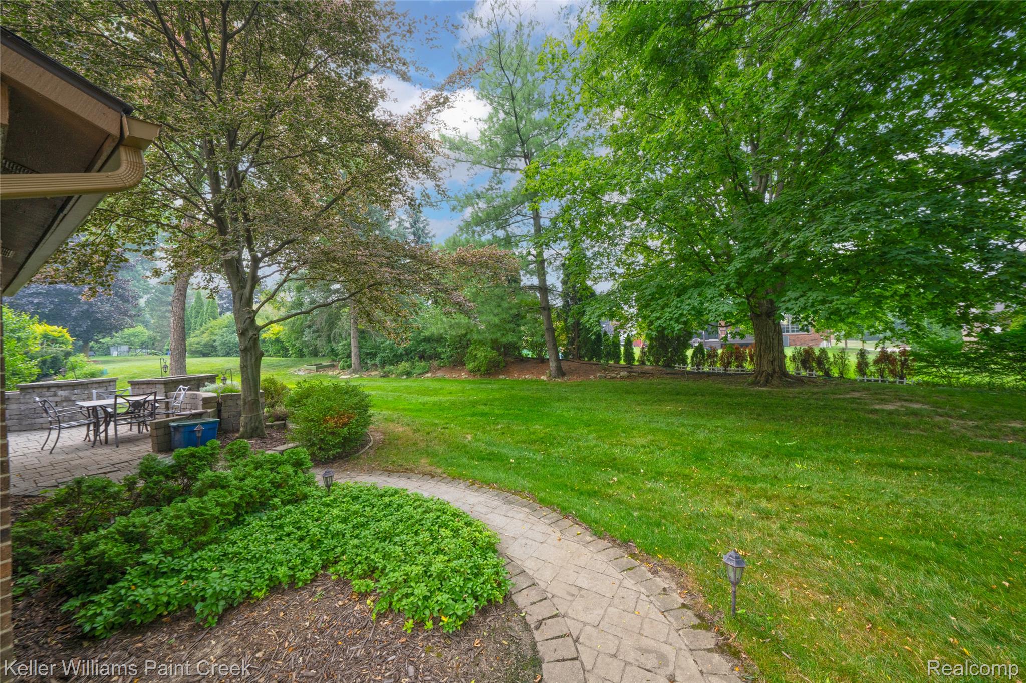 1077 Maple Leaf Drive
