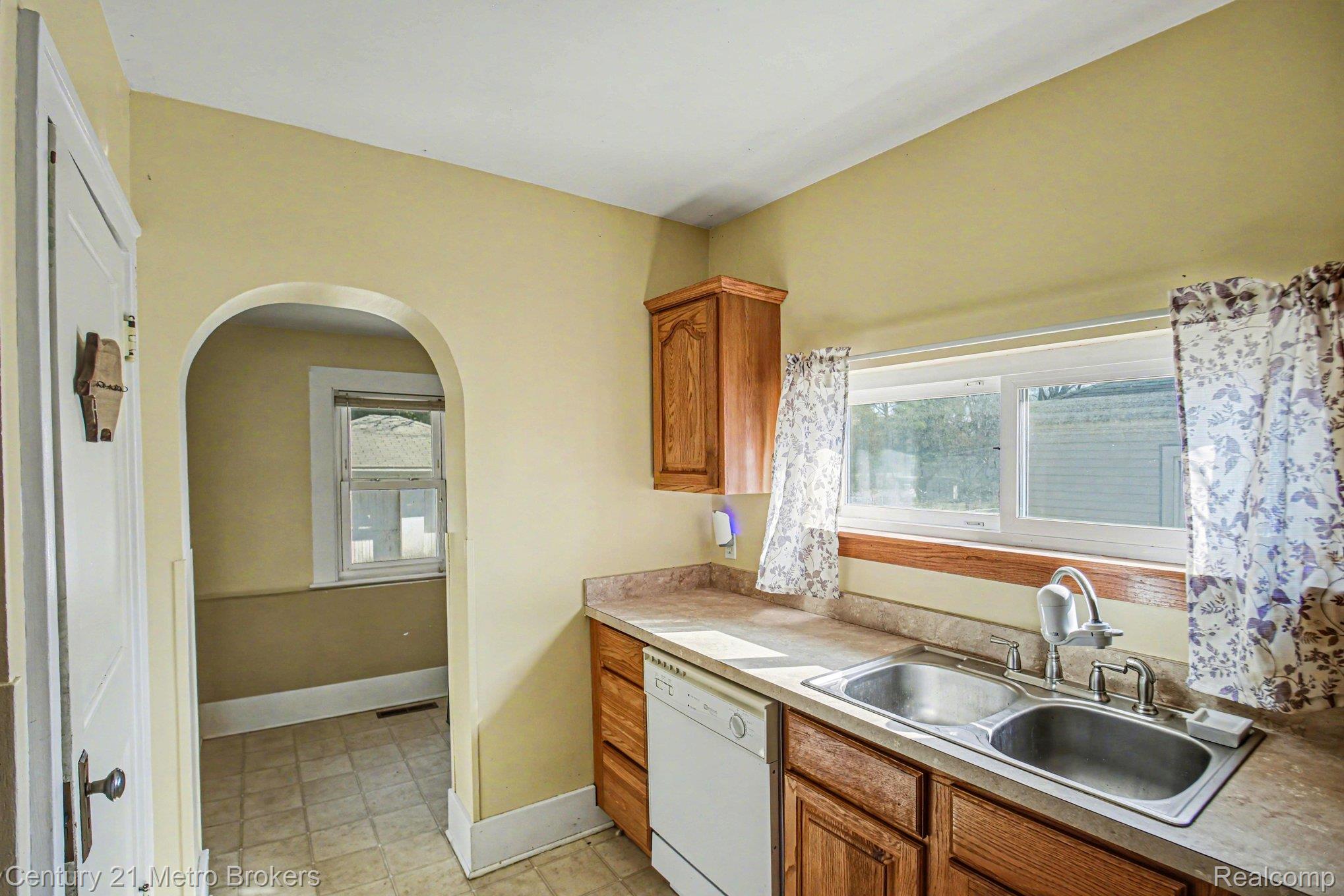 1800 W Genesee Street