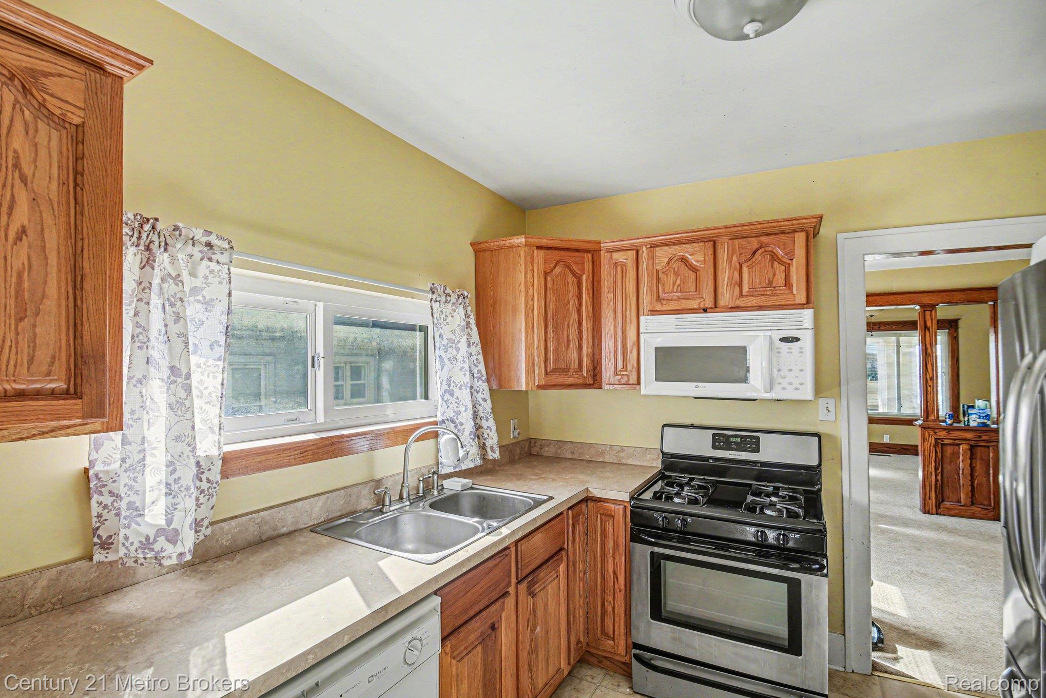 1800 W Genesee Street