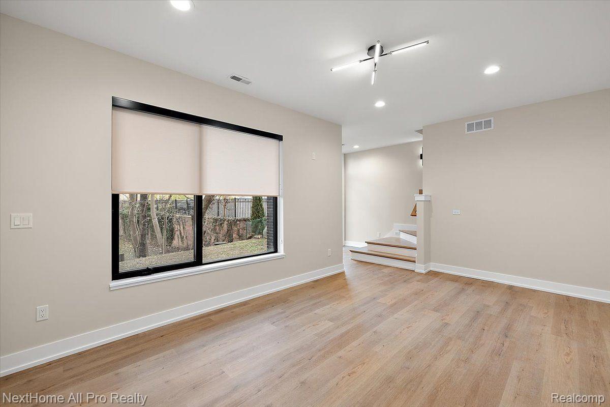 104 N CENTER Cove 11