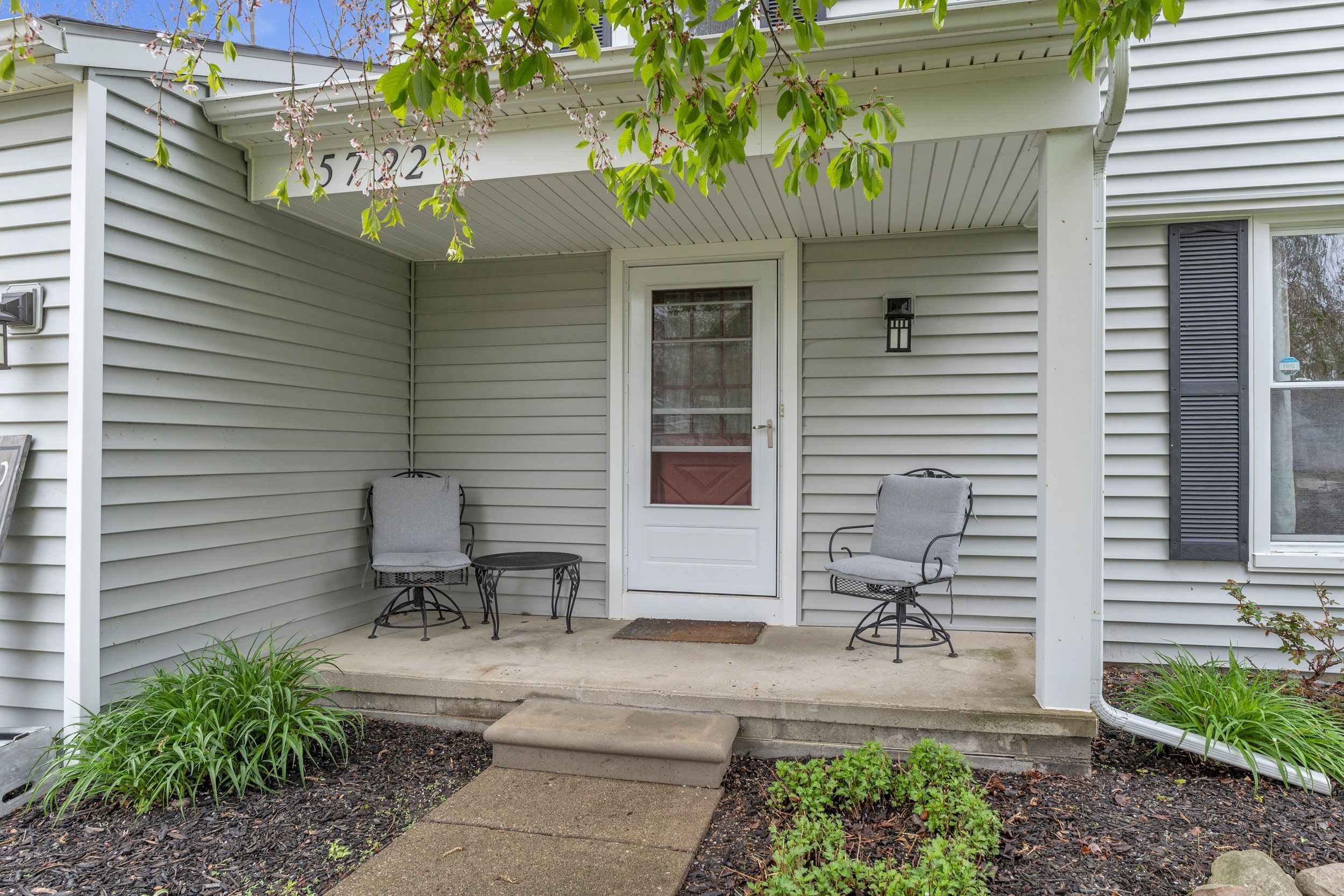 5722 King James Ln.