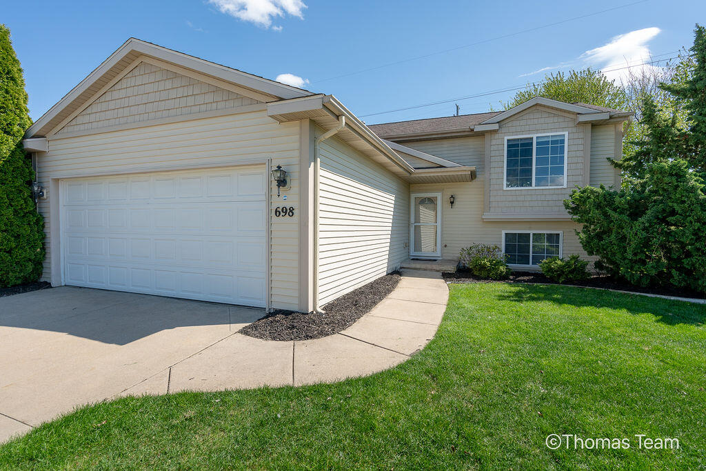 698 Silver Brook Drive SE