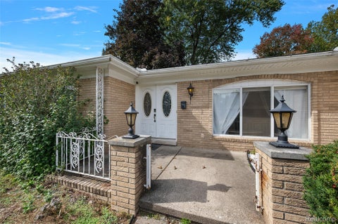 Tiny photo for 47683 Westlake Drive, Shelby Charter Township, MI 48315 (MLS # 20261085258)