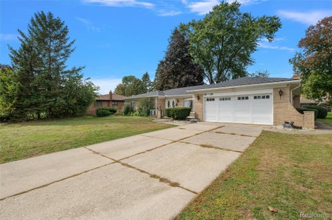 Tiny photo for 47683 Westlake Drive, Shelby Charter Township, MI 48315 (MLS # 20261085258)