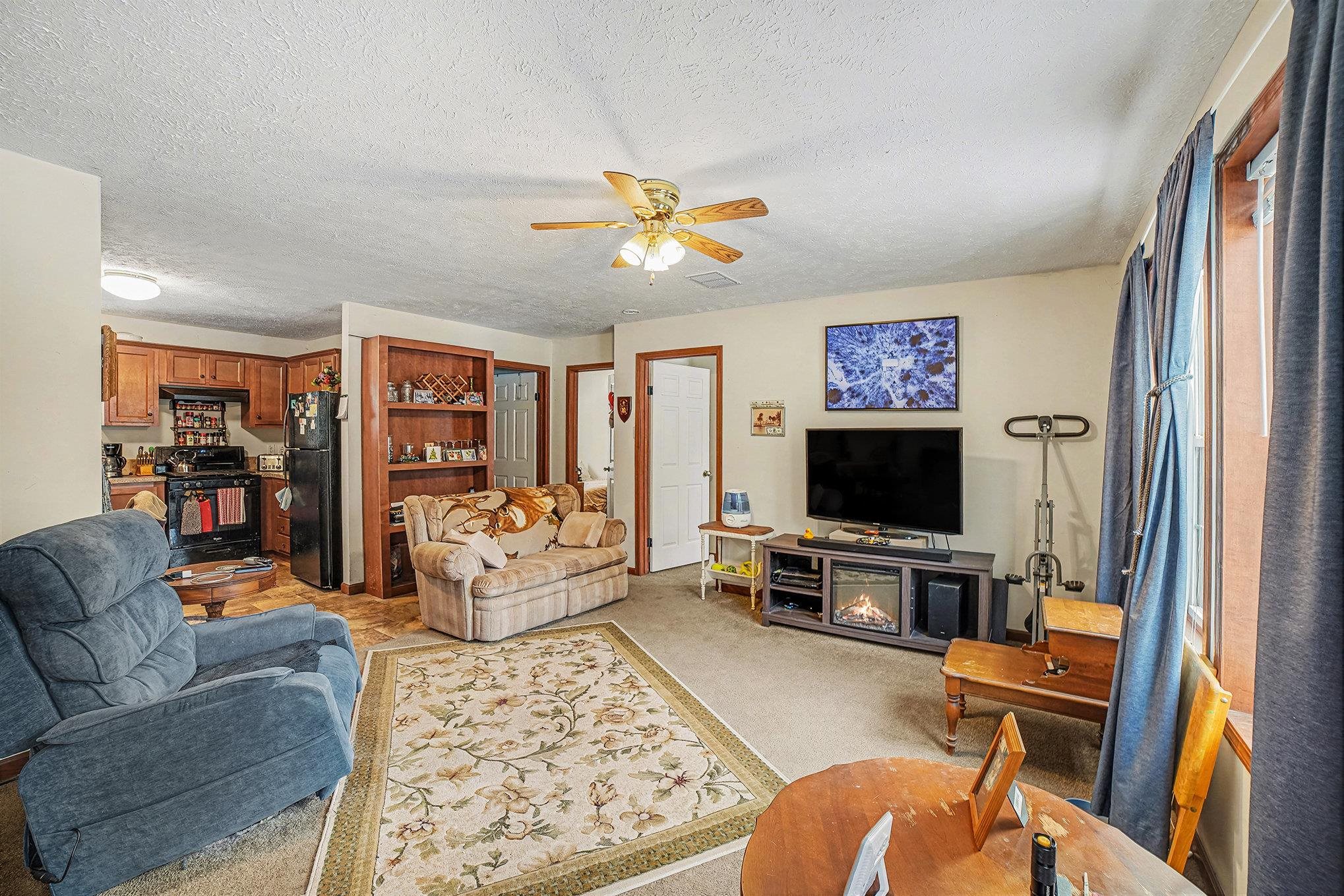 2738 Lakeshore Drive