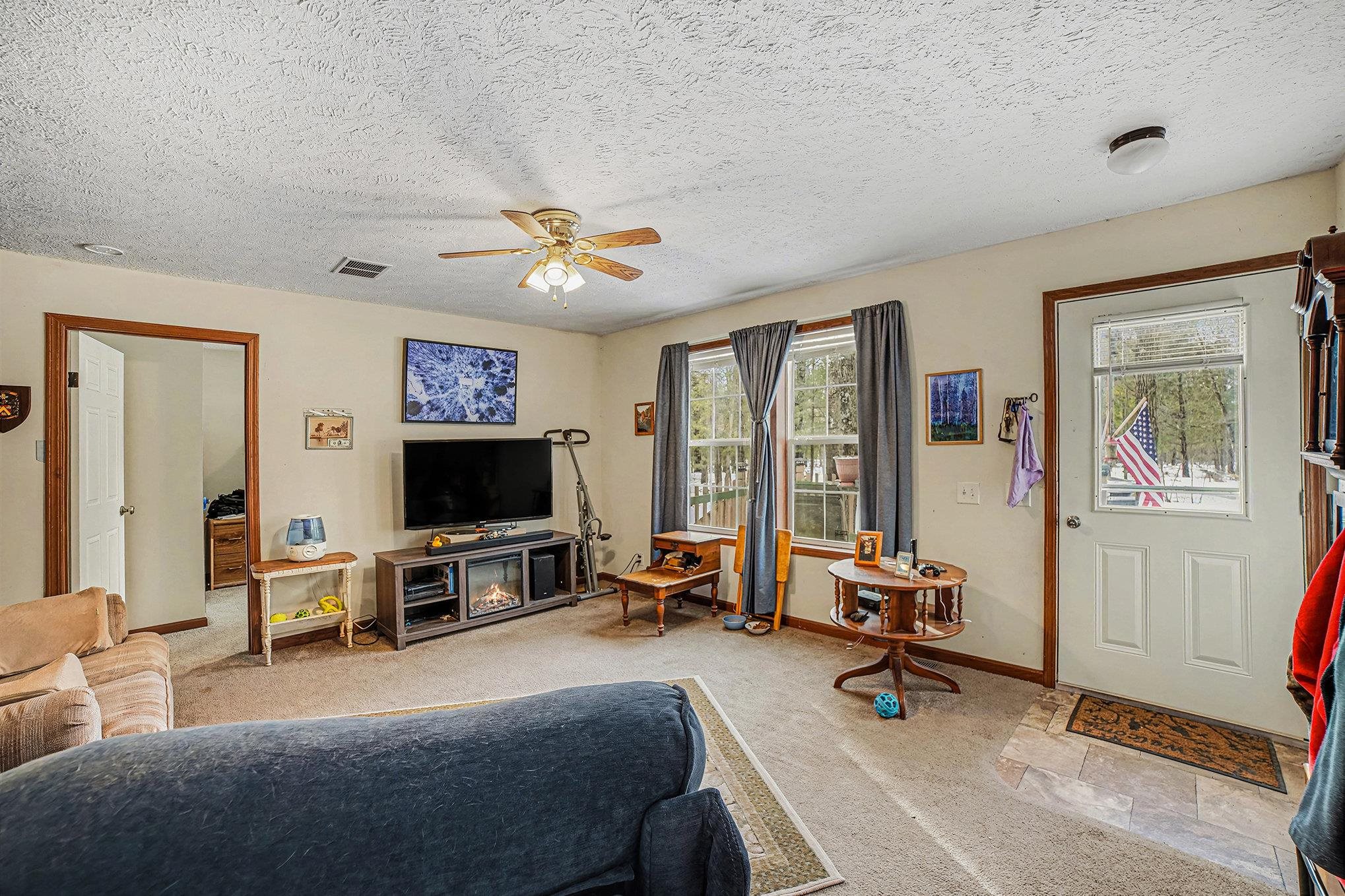 2738 Lakeshore Drive