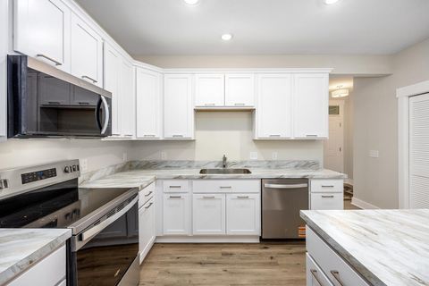 Tiny photo for 2221 Watertown Way NE, Grand Rapids City, MI 49505 (MLS # 65026013411)