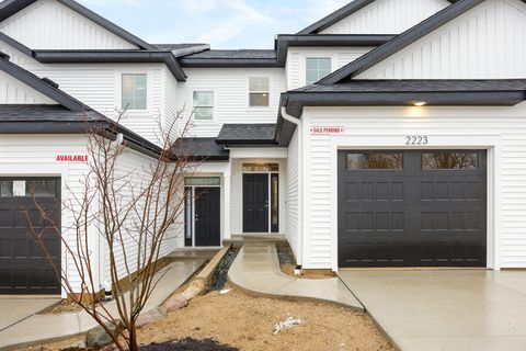 Photo of 2221 Watertown Way NE, Grand Rapids City, MI 49505 (MLS # 65026013411)