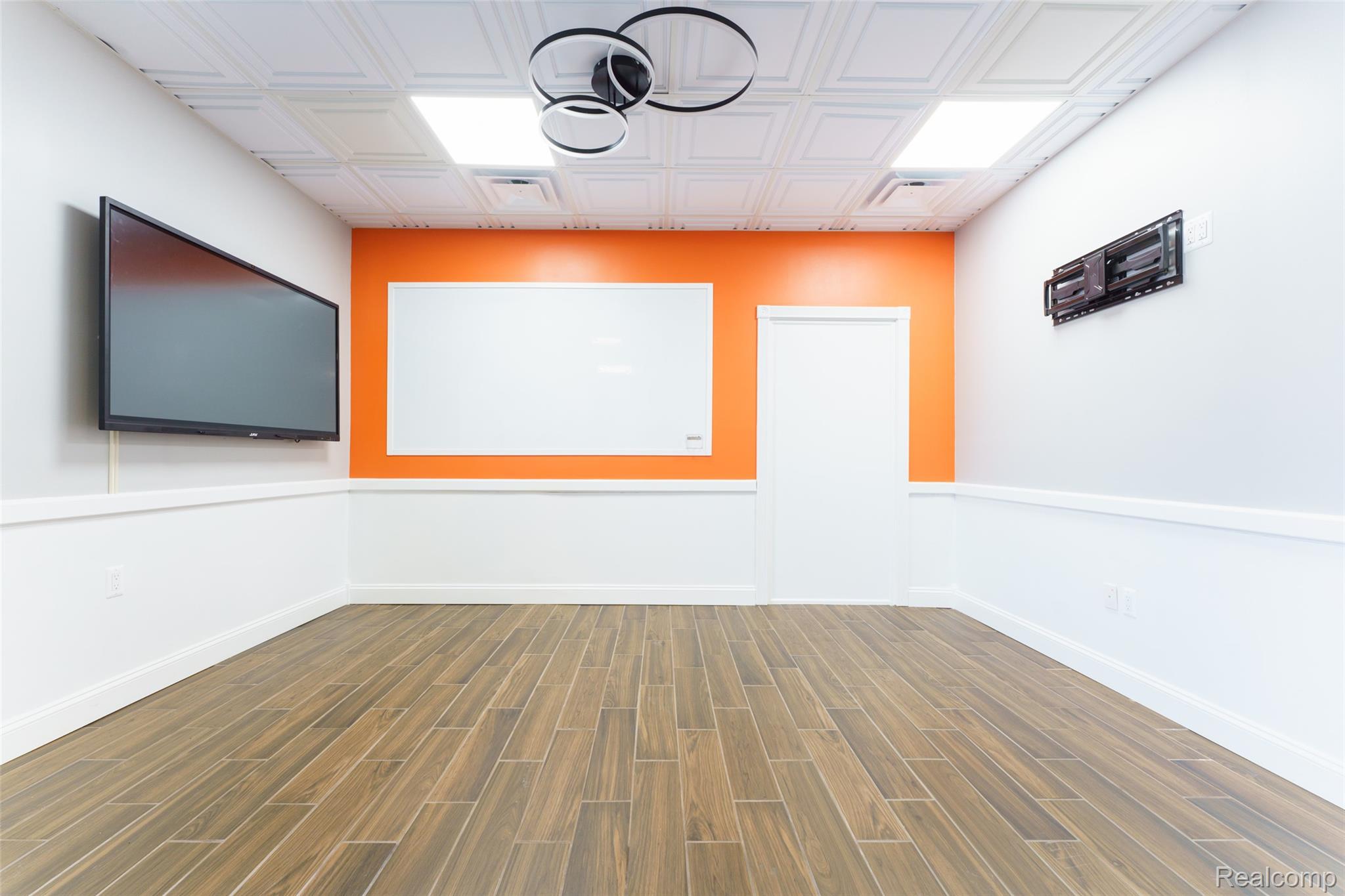 315 W North Street 300 & 400