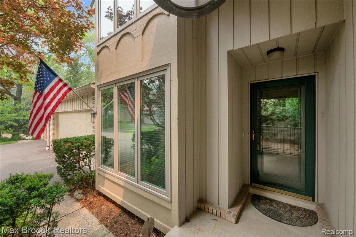1180 Glenpointe Court