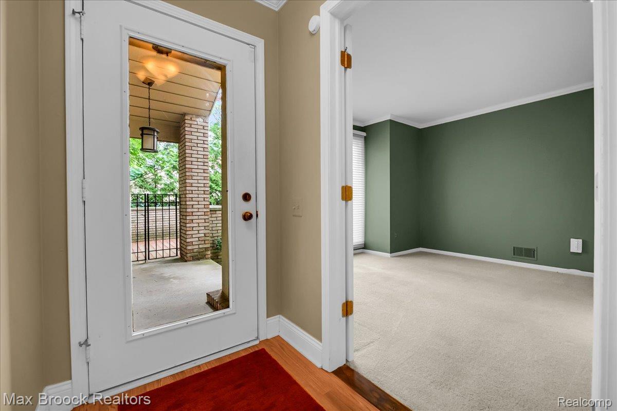 1180 Glenpointe Court