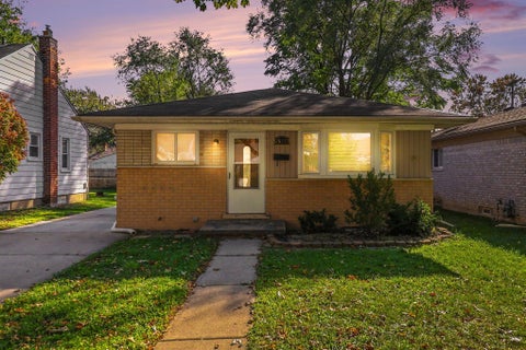 Photo of 26273 Eton Avenue, Dearborn Heights City, MI 48125 (MLS # 81026055980)