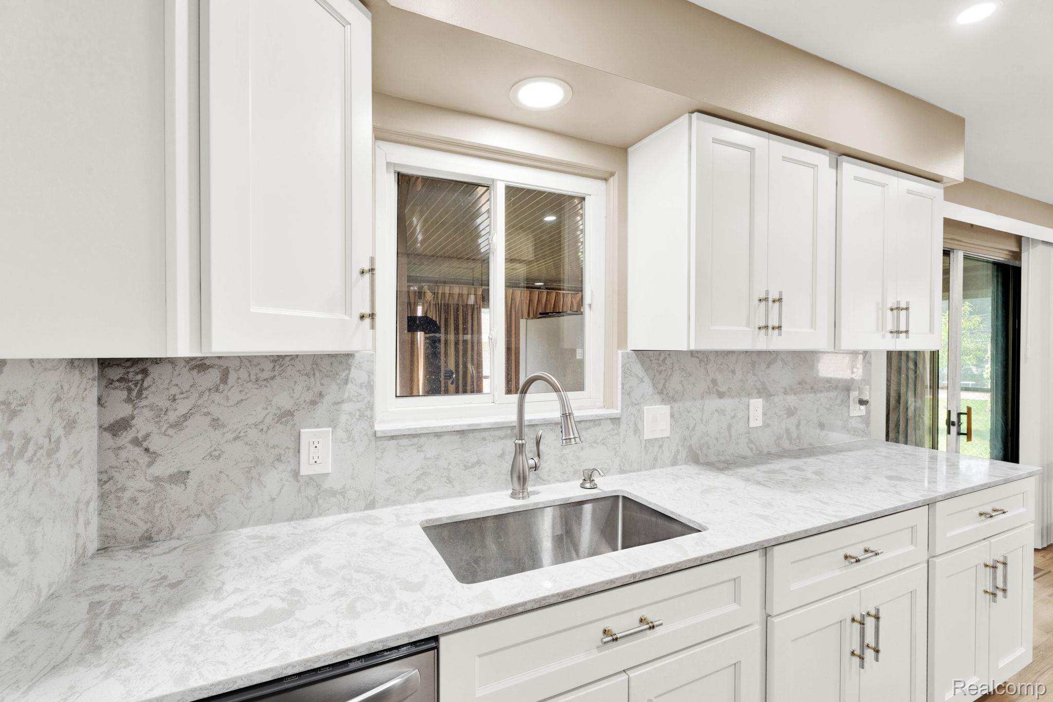 Warren City, Michigan 48092, United States, 3 Bedrooms Bedrooms, ,2 BathroomsBathrooms,Residential,Pending,183028