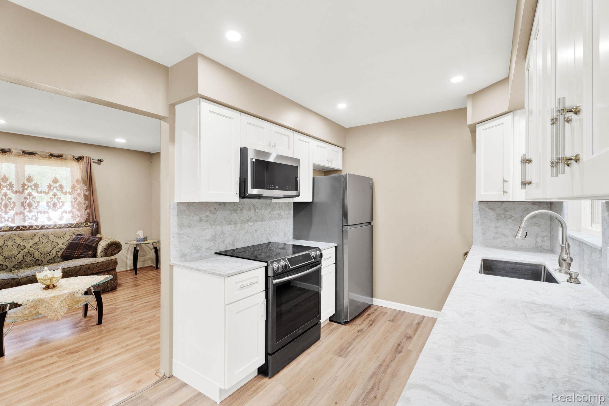 Warren City, Michigan 48092, United States, 3 Bedrooms Bedrooms, ,2 BathroomsBathrooms,Residential,Pending,183028