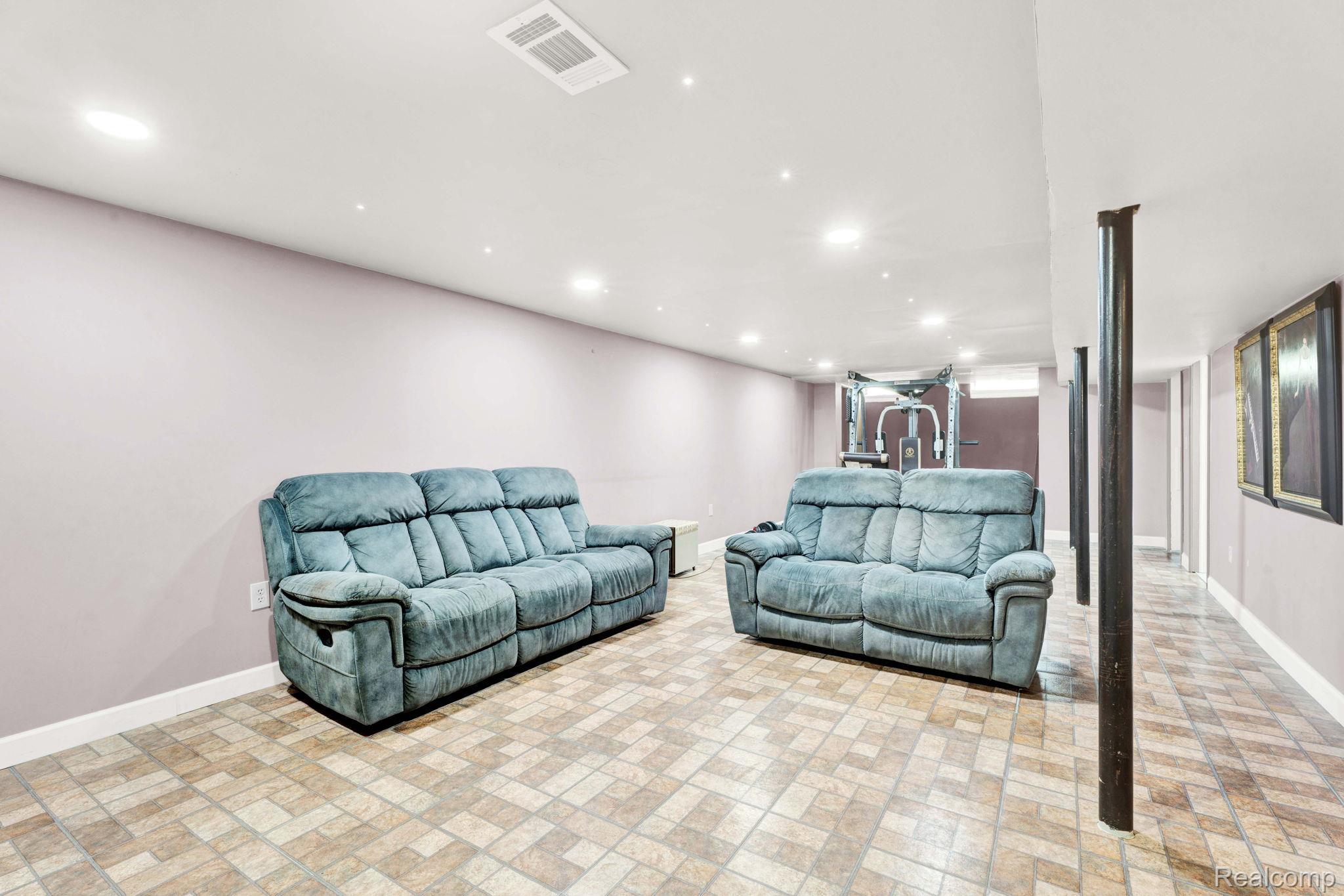 Warren City, Michigan 48092, United States, 3 Bedrooms Bedrooms, ,2 BathroomsBathrooms,Residential,Pending,183028