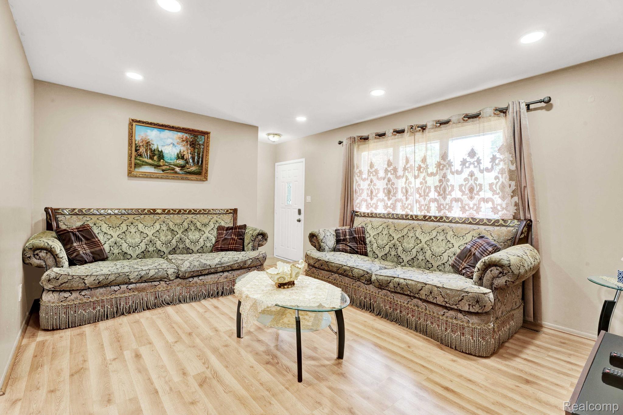 Warren City, Michigan 48092, United States, 3 Bedrooms Bedrooms, ,2 BathroomsBathrooms,Residential,Pending,183028