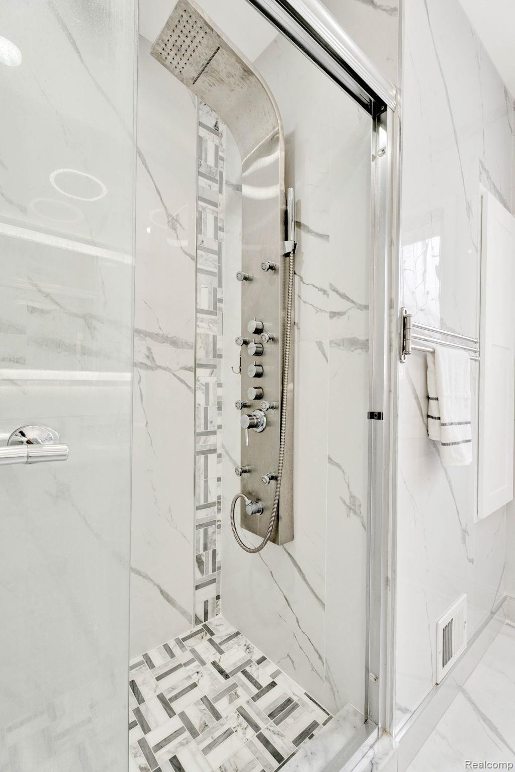 Warren City, Michigan 48092, United States, 3 Bedrooms Bedrooms, ,2 BathroomsBathrooms,Residential,Pending,183028