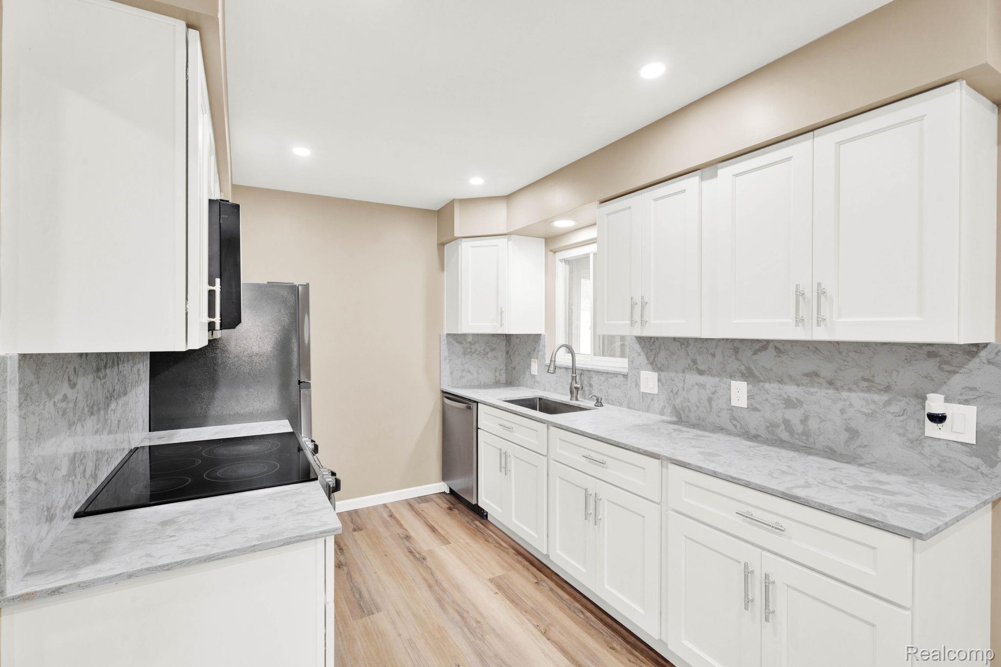 Warren City, Michigan 48092, United States, 3 Bedrooms Bedrooms, ,2 BathroomsBathrooms,Residential,Pending,183028