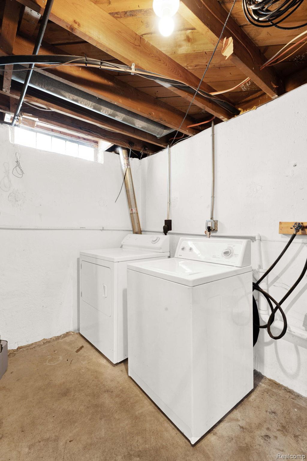 Warren City, Michigan 48092, United States, 3 Bedrooms Bedrooms, ,2 BathroomsBathrooms,Residential,Pending,183028