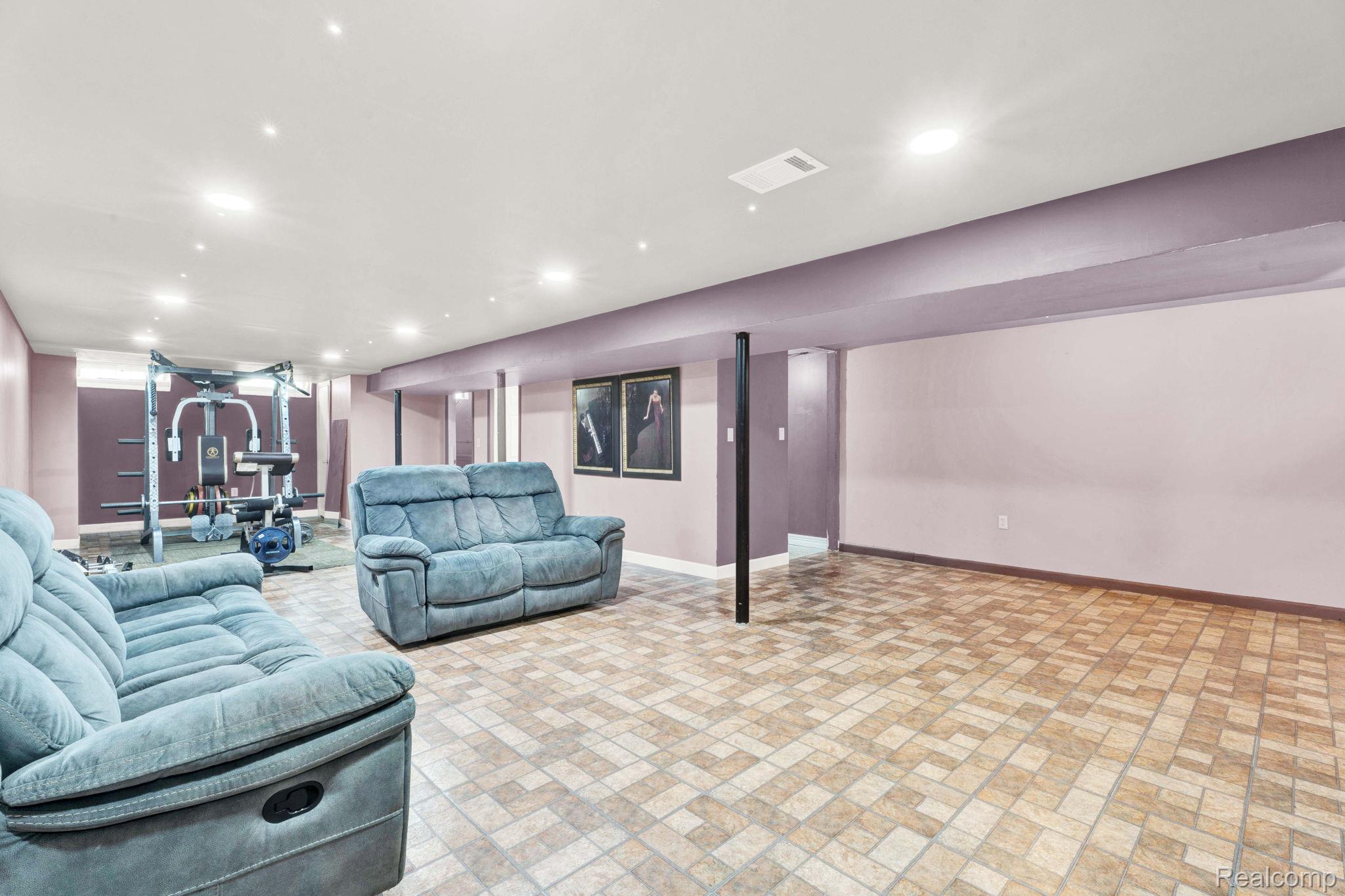 Warren City, Michigan 48092, United States, 3 Bedrooms Bedrooms, ,2 BathroomsBathrooms,Residential,Pending,183028