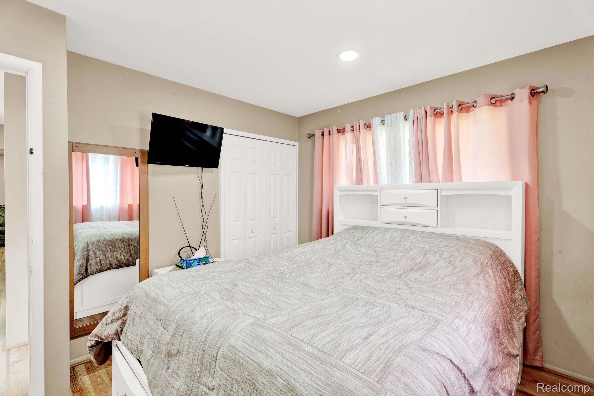 Warren City, Michigan 48092, United States, 3 Bedrooms Bedrooms, ,2 BathroomsBathrooms,Residential,Pending,183028