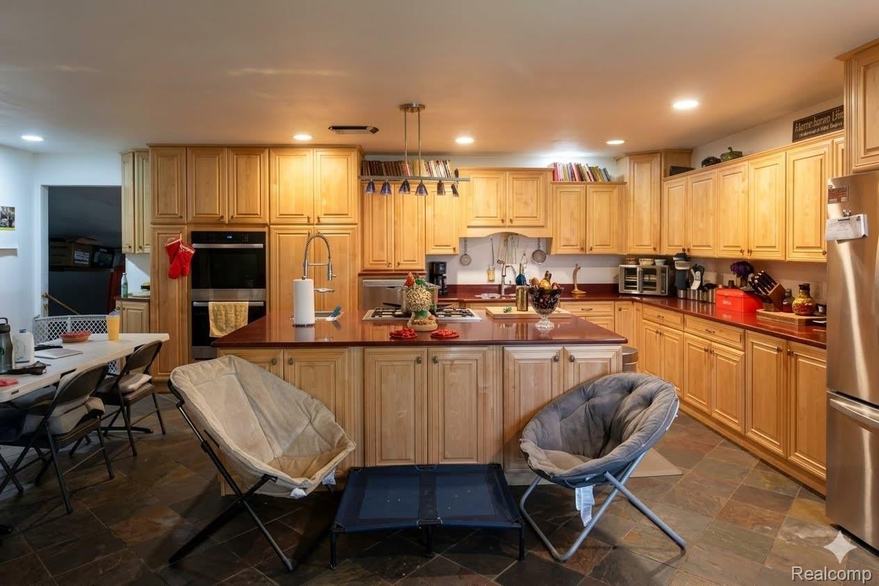 2568 Valentine Road