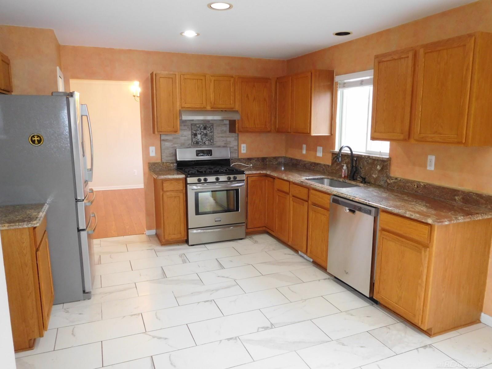 2000 TWIN SUN Circle