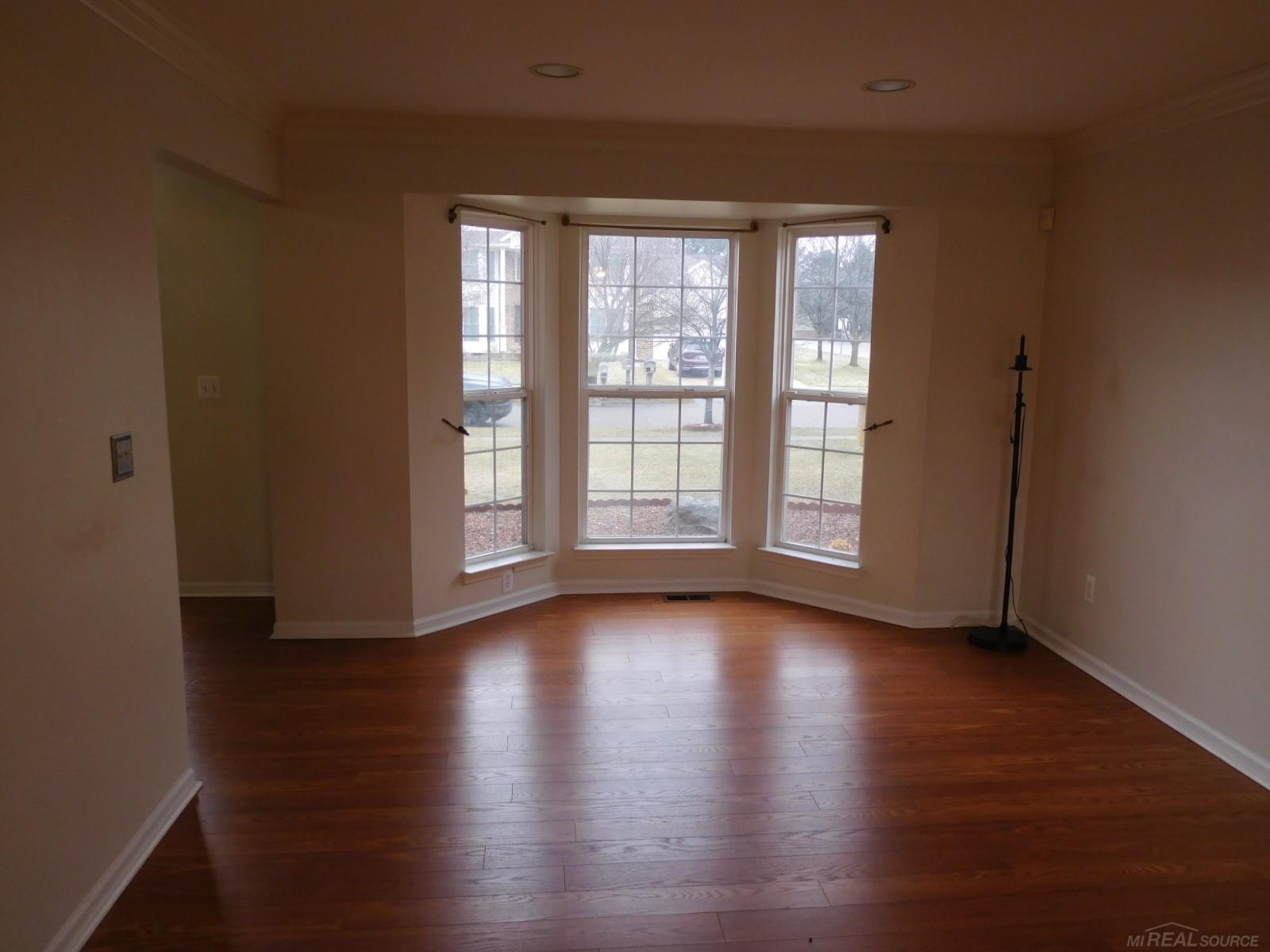 2000 TWIN SUN Circle