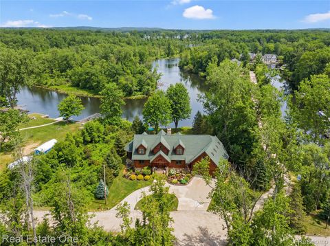 4529 Shoreview Lane Hamburg Township MI 48189