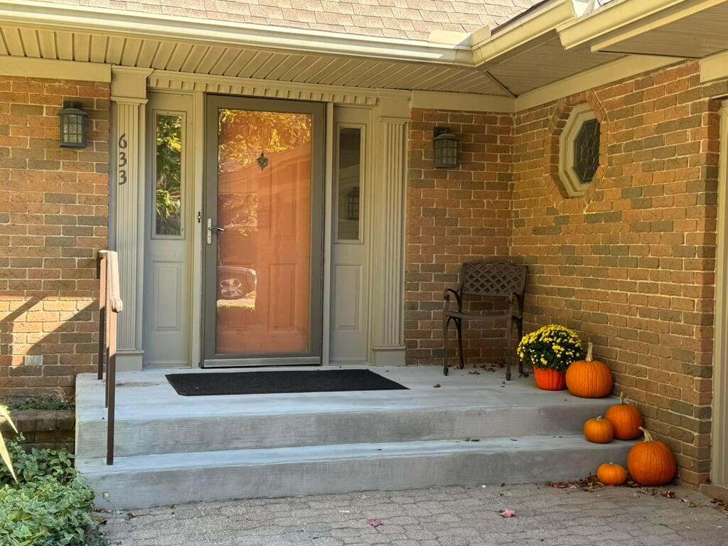 633 Flanders Street