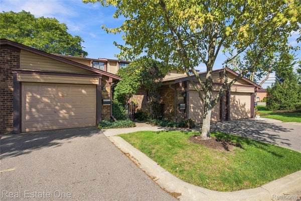 32109 W 12 MILE RD, FARMINGTON HILLS, MI 48334 - Image fd70a532a9488bbaffcc3363ce581c77/981513426