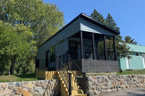 27 Sunset Lane Fenton Charter Township MI 48430