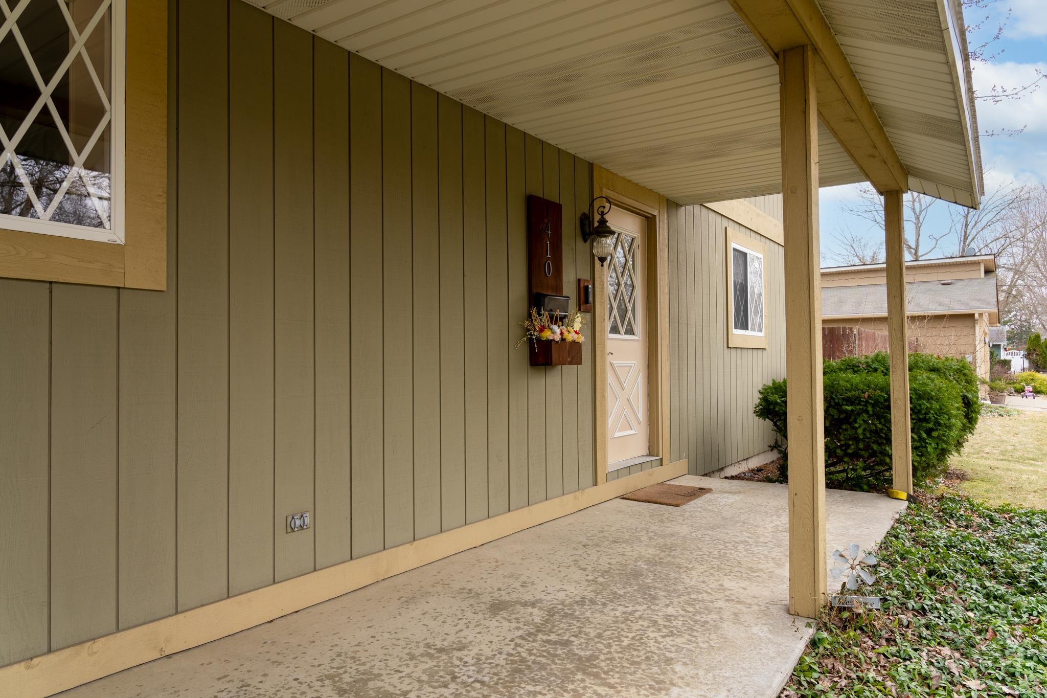 1410 E Bennett Avenue