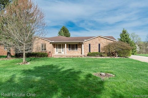 1865 Crestline Street Rochester Hills City MI 48307
